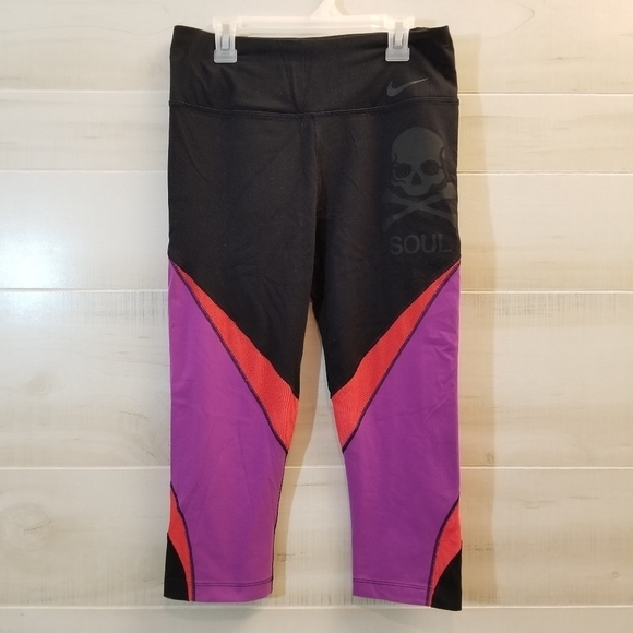 {M} Nike Soul Cycle Capri Leggings - Picture 2 of 8